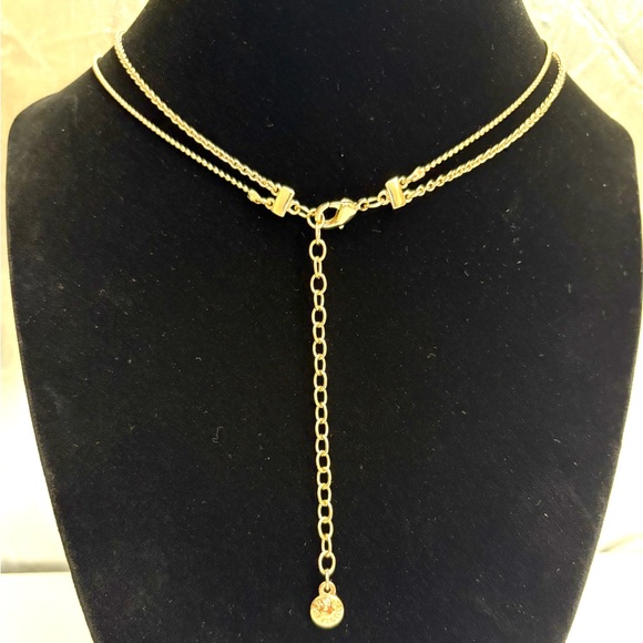 Elegant Gold and Silver Pendant Necklace - Picture 5 of 6